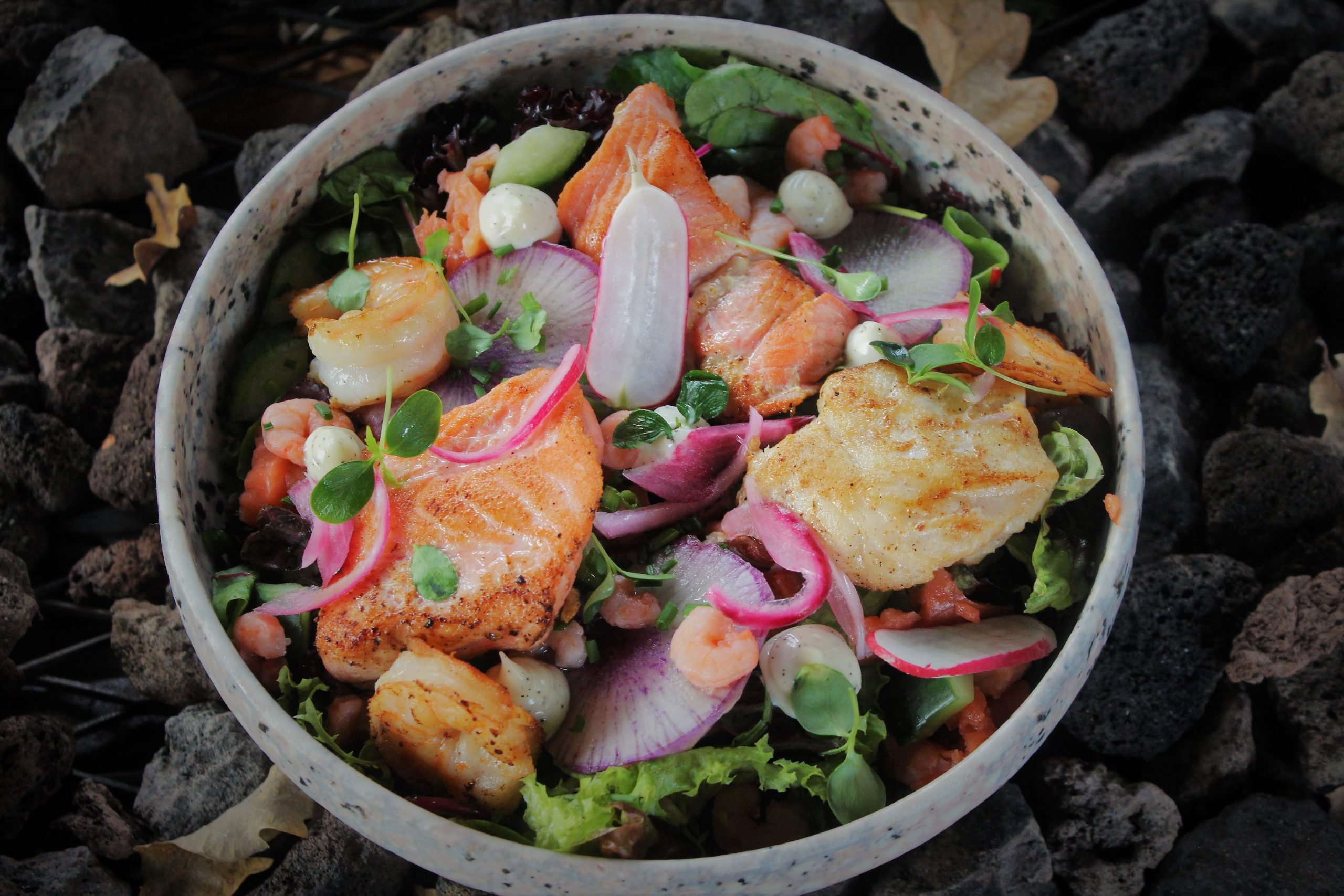 ensalada de pescado saludable